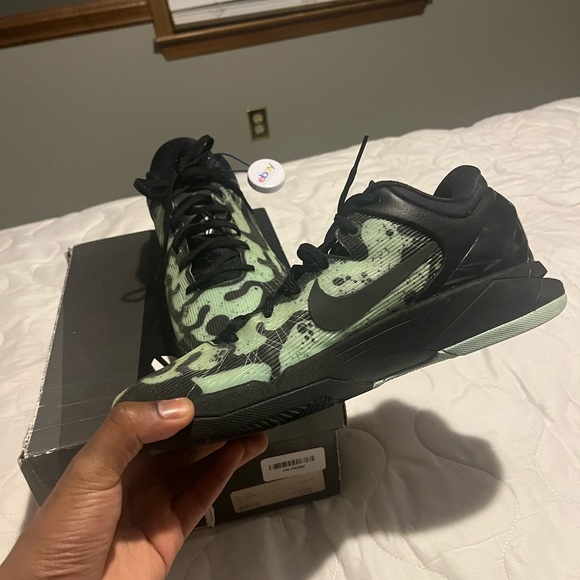 Nike Kobe 7 Poison Dart Frog - Picture 2 of 9